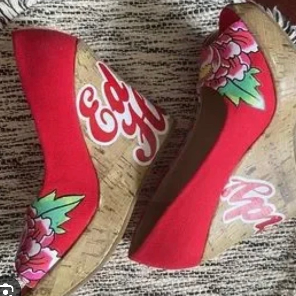 (NOT SELLING) searching for these Ed hardy wedges size us 9 or 10